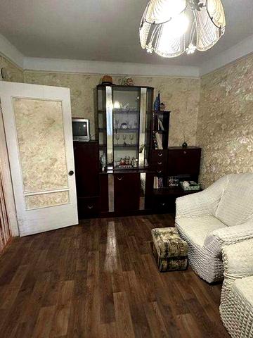 Продается 2-х ком. квартиру р-н Старого парка,4/5, раздельные комнаты