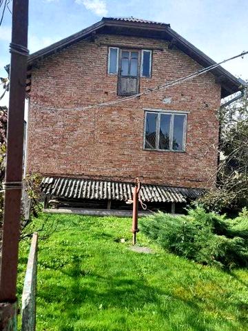 Продаж 1,5 поверхового будинку з великим подвіррям в с.Добряни