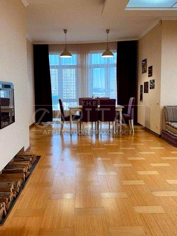 Продаж 4-кімнатної квартири з панорамними видами 139м2