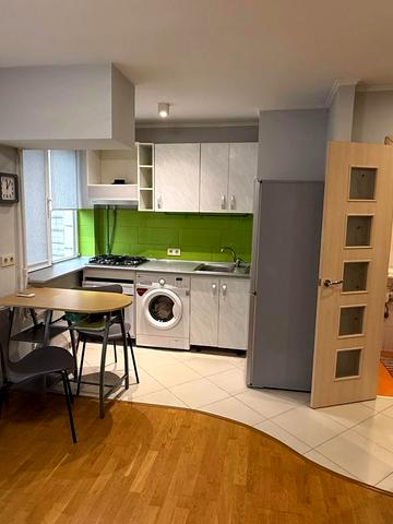 Лісовий просп., 24