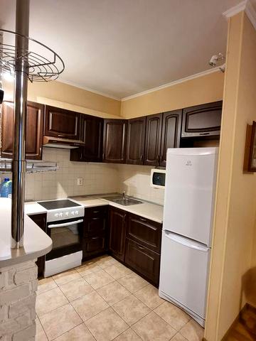 Здається на місяць - три 2к на Лівобережній. Без комісій