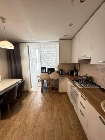 Продаж 2-кімнатної квартири в смт Озерне з дизайнерським ремонтом