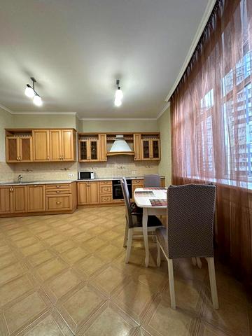 Старонаводницька вул., 6-Б