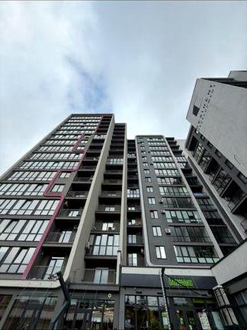 Комфортна 3-кімнатна квартира з паркомісцем | Resident Hall