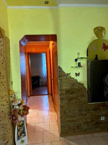 Продається трьох кімнатна квартира перший поверх