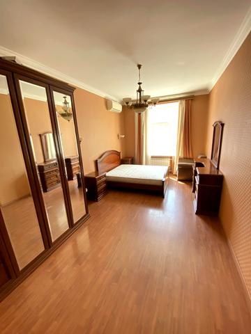 Хрещатик вул. (Kreschatic), 21