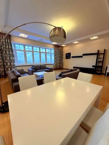 Аренда 4 комнатной кввртиры с видом на Софиевскую площадь, Крещатик