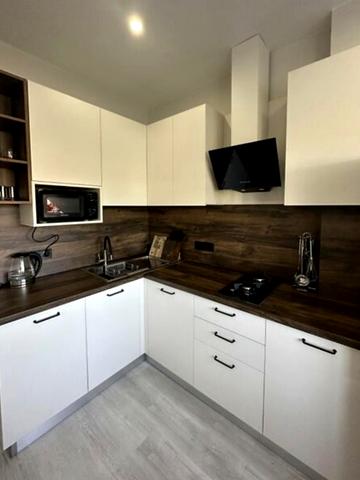 Львівська вул., 15б