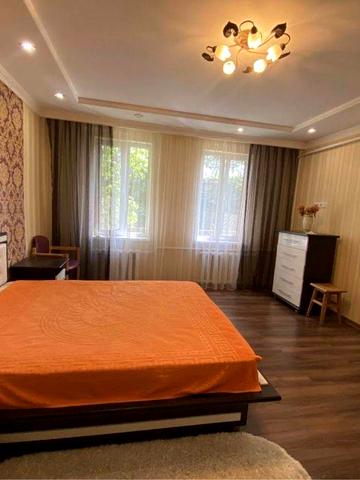 Оренда квартири у центрі міста з подвірʼям від власника без комісії