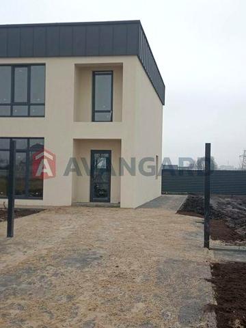 Продається просторий будинок у районі новобудов Черкас!