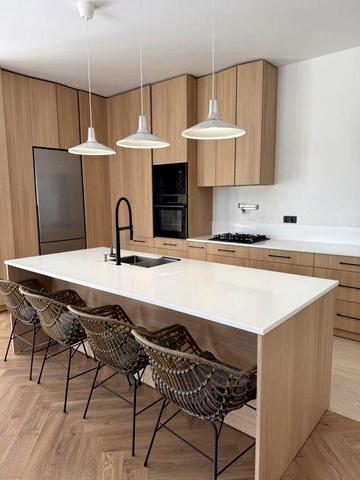 Здається 4 кімн + кухня-студія в новобудові