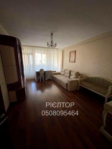 4-кімнатна квартира 96 м² у центрі Києва, вул. Богдана Хмельницького