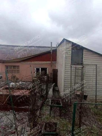 Частина будинку в 300 м від школи №8