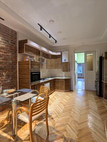 Кардинала Любомира Гузара вул., 9