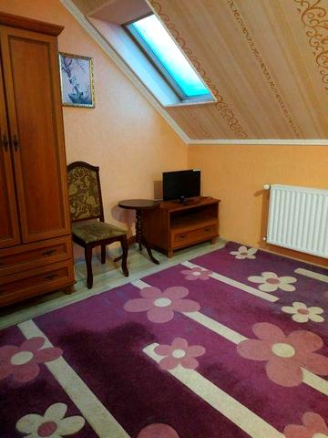 здаю частину будинку Берегове неподалік