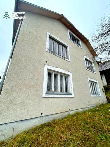 Продається будинок та літня кухня в гірському селі Нижній Студенний