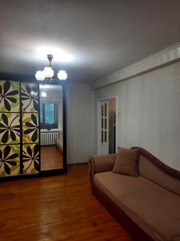 Братиславська вул., 4