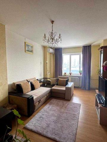 ЖК Брест Литовський, Печерська 2, затишна 1к, невисокий поверх. Чайки