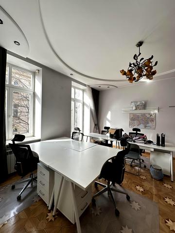 Ярослава Стецька вул., 11