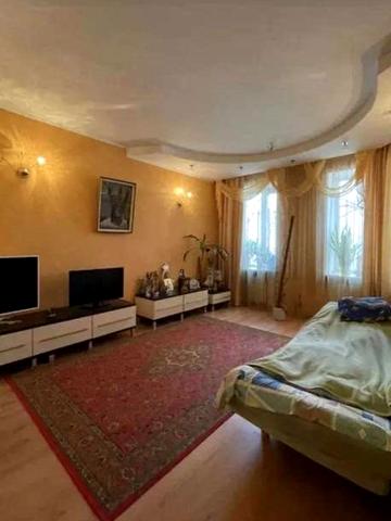 Трикімнатна квартира на Таїрово