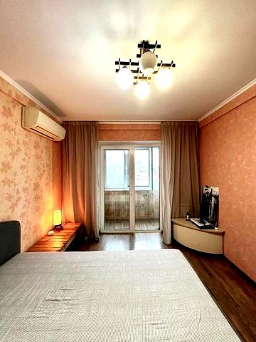 Затишна 2-к квартира 52 м² вул. Раїси Окіпної 9 м. Лівобережна 10 хв