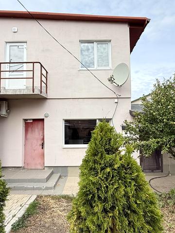 Горіхова вул., 3