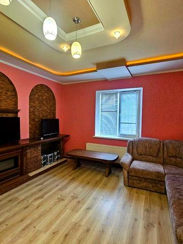 Двухэтажный дом с ремонтом в Долгинцевском районе, ул. Плановая