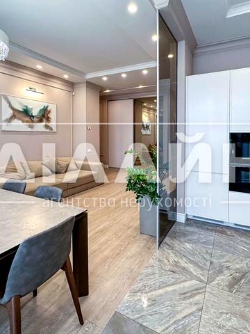 Соборний просп. (Леніна), 777