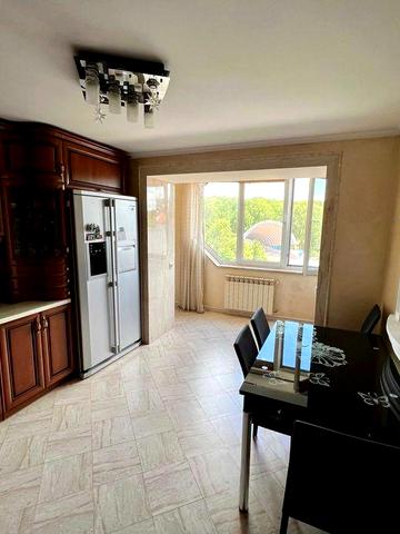 Здається 3-кімнатна квартира у районі Канада за вул. Вербицького 12