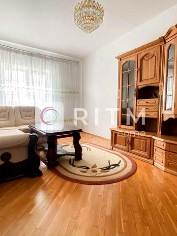 Продається простора 3-к. квартира на 2 поверсі з 4 у цегляному будинку