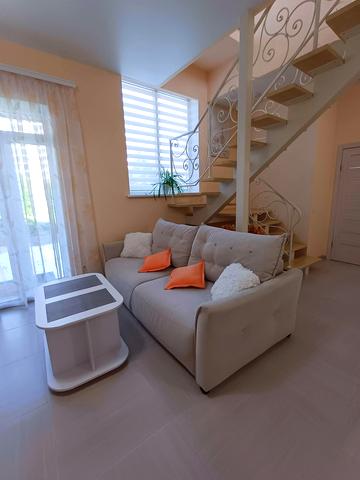 Дворянська вул., 1/3