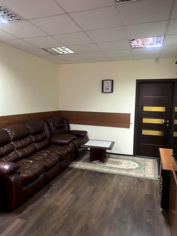 Вячеслава Чорновола вул., 26/2