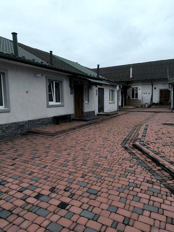 Продається 2-х кімнатна квартира по вул. Хотинській