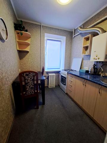 Героїв України просп. (Героїв Сталінграду), 18