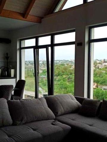 Продається котедж з прекрасним краєвидом на Стару фортецю.