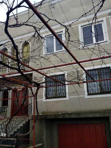 Сдам двухэтажный дом в центре Овидиополя, уч-к 6 соток, сад, гараж