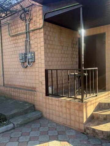 Сдаю частину дома з власним двором і ділянкою