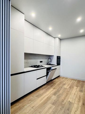 Молодіжна вул., 5