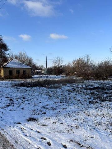 Продається земельна ділянка з будинком в с. Медведівка