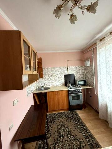 Терміново  здається 2 км квартира р-н Миру, вільна,ключі!