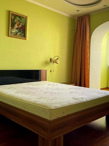 Голосіївський просп. (40-річчя Жовтня), 27