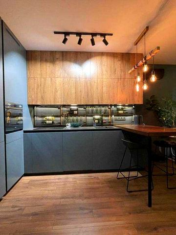 Вільна! студія вул Героїв УПА, ЖК Кінескоп. є безперебійник.Паркінг.