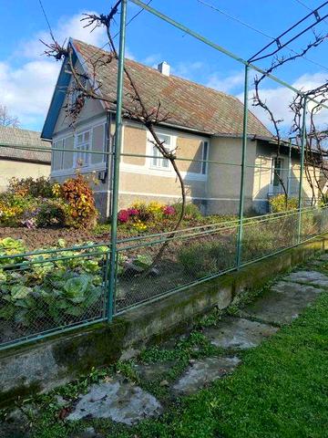 Продається будинок у с.Угля,Тячівський р-н,Закарп.обл.