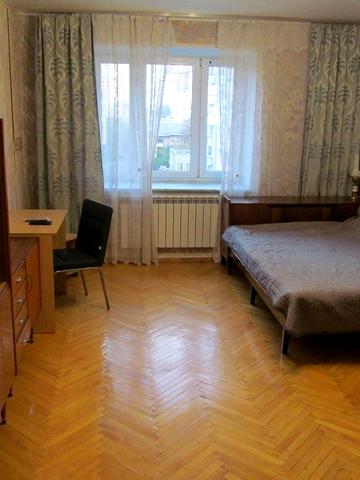 Валерія Лобановського просп. (Червонозоряний), 130