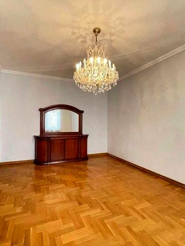 Продаж  трикімнатної квартири, Саксаганського, 29. Центр.