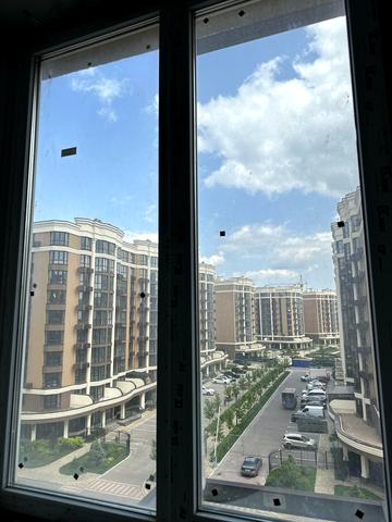 Академіка Амосова вул., 67