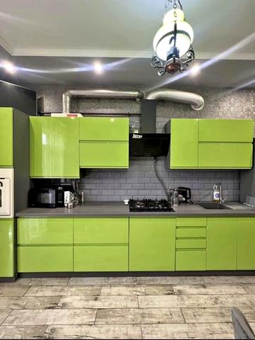 Бориса Тлехаса вул., 18