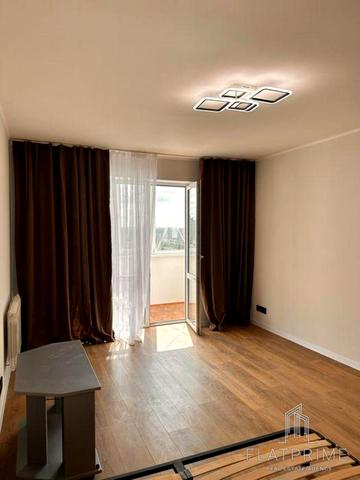 Академіка Єфремова вул. (Командарма Уборевича), 19