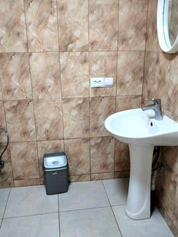 Однокімнатна з парковкою без реєлторських.Для однієї особи