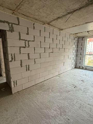 Простора 1-кімнатна квартира з балконом